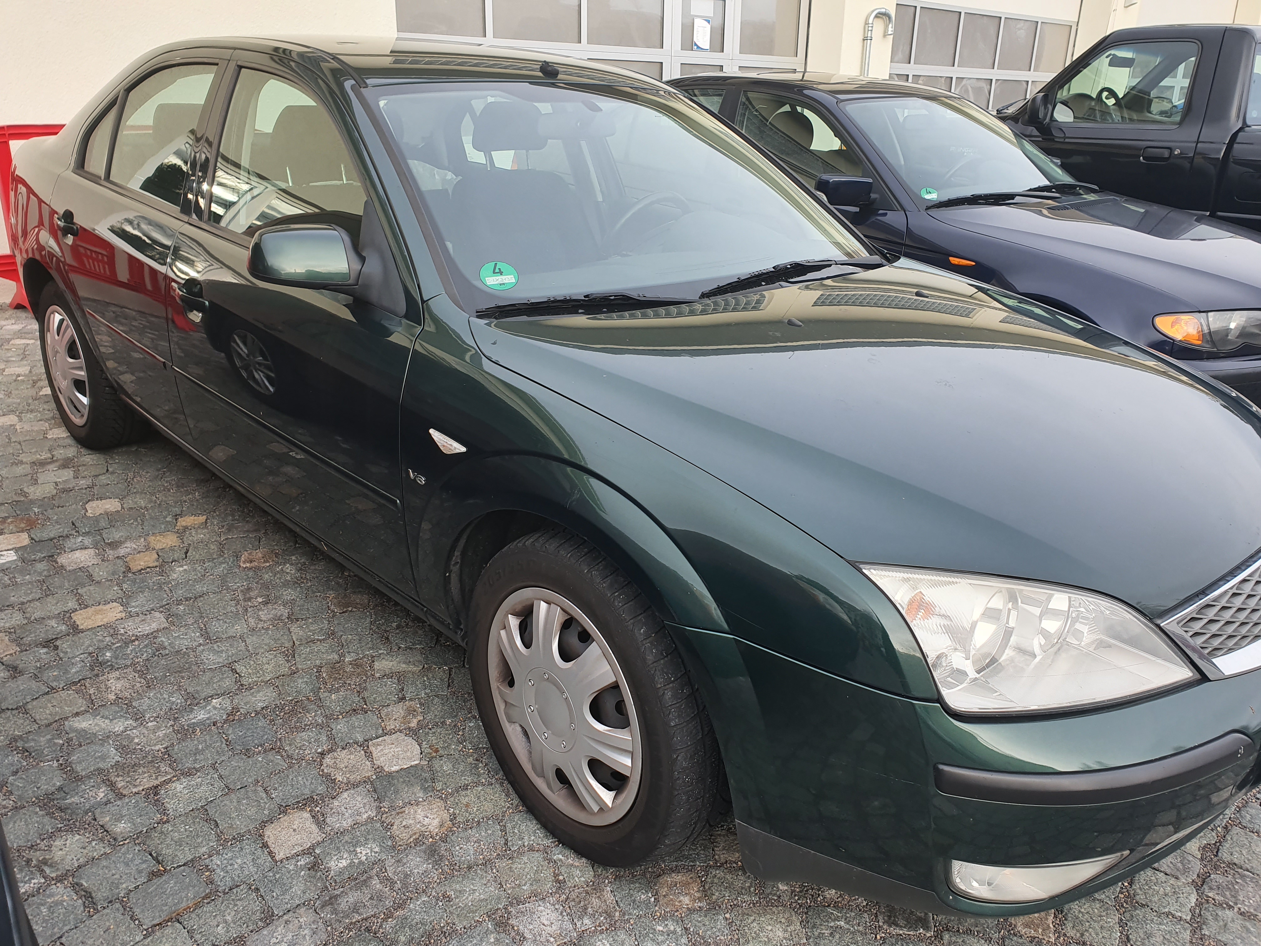 Ford Mondeo side view.jpg