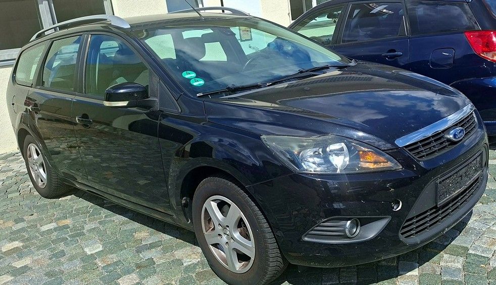 2010 Ford Focus ST Wagon.jpg